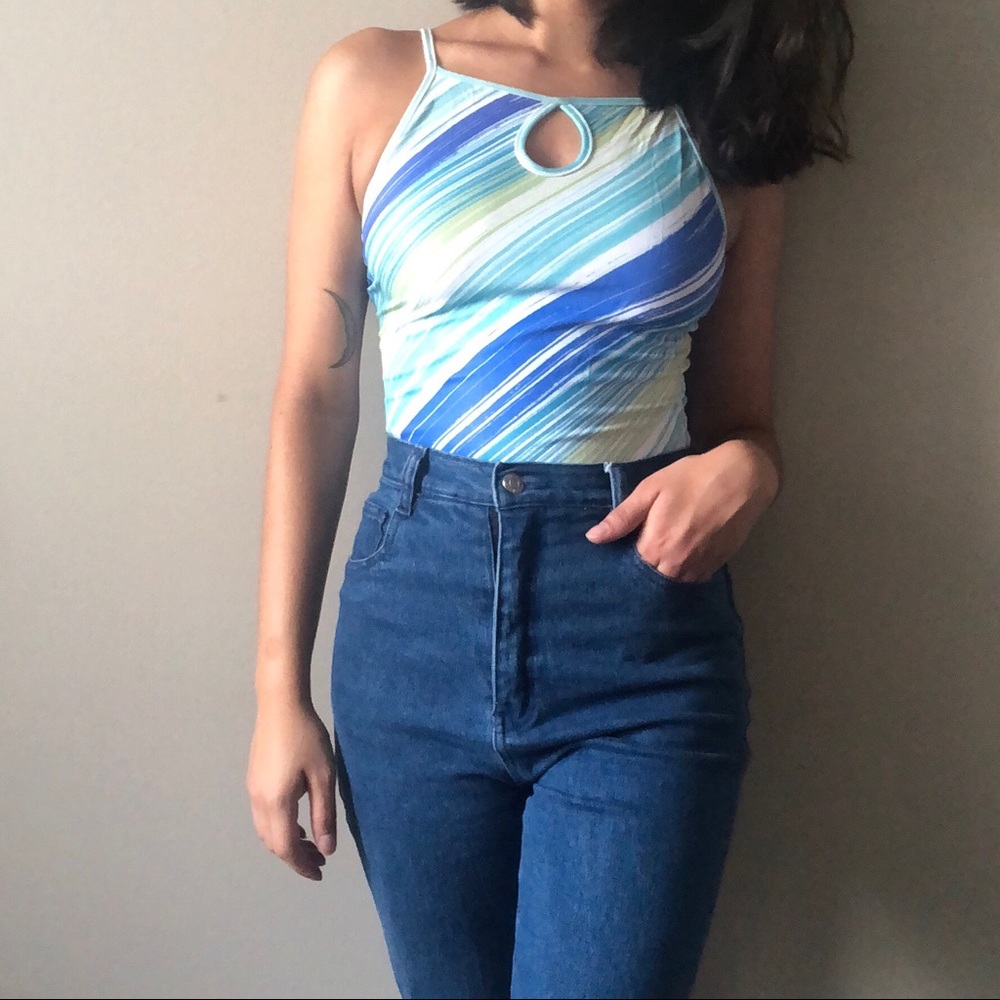 Via Moda Keyhole Cutout Tank